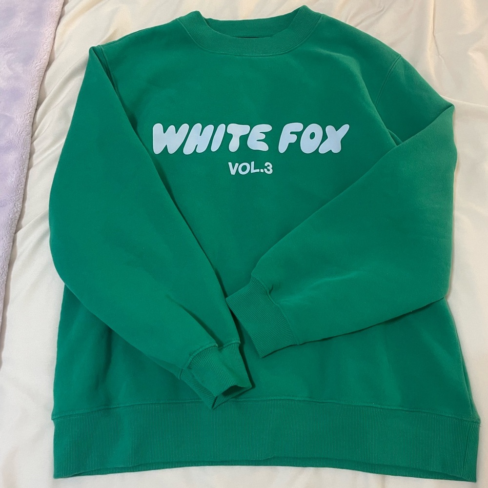 GREEN WHITE FOX SWEATSHIRT, NEVER WORN, SMALL